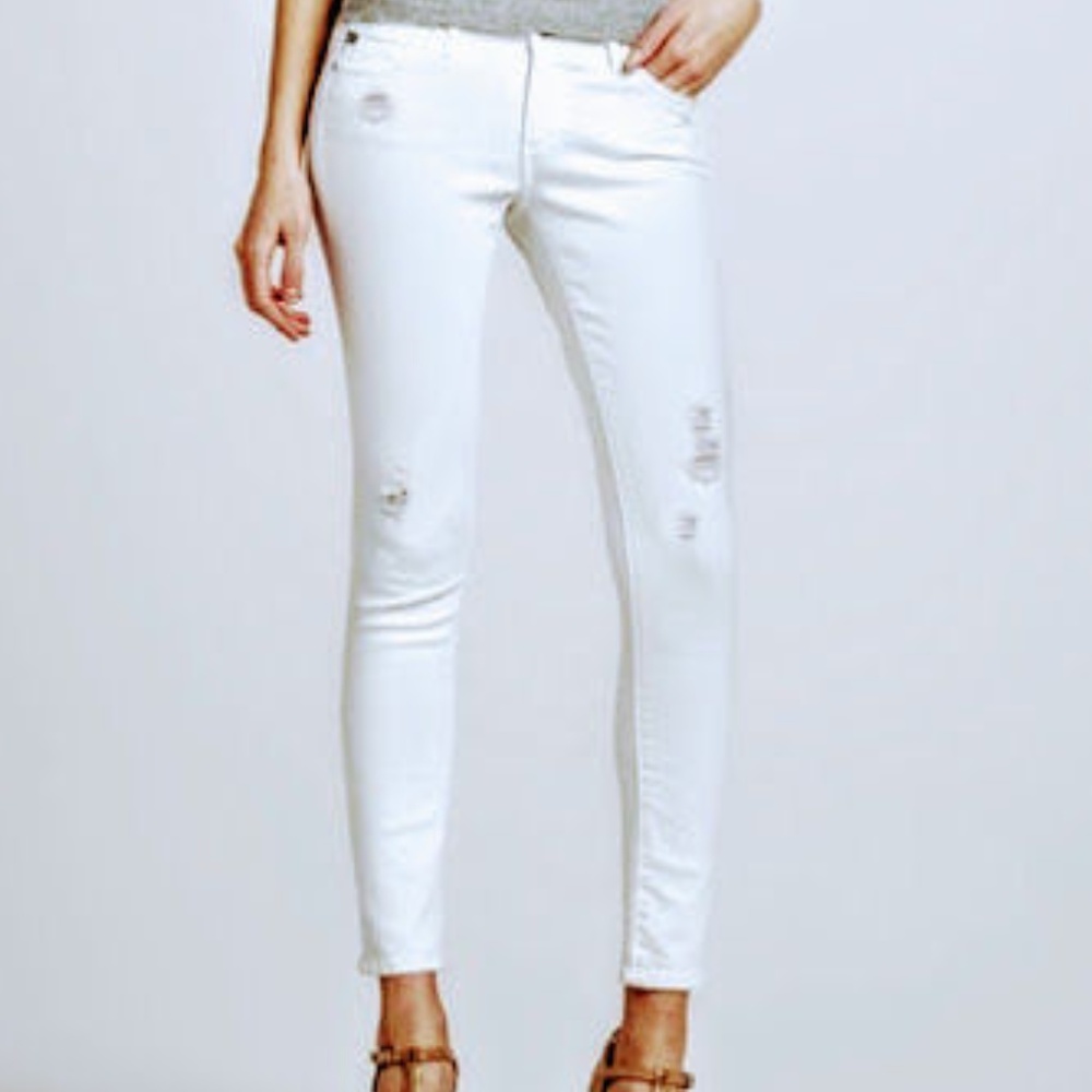 Astor Ivory Jeans Distressed Ripped New with tags size 13/32
